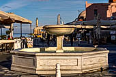 Hania - Hlidhon street ends at a square by the harbour, officially called Plata Sindrivni. 